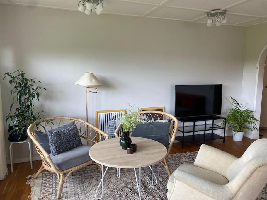 Apartment Right Next To The Golf Course And With The Ocean Just Around The Corner Ljungskile Ngoại thất bức ảnh