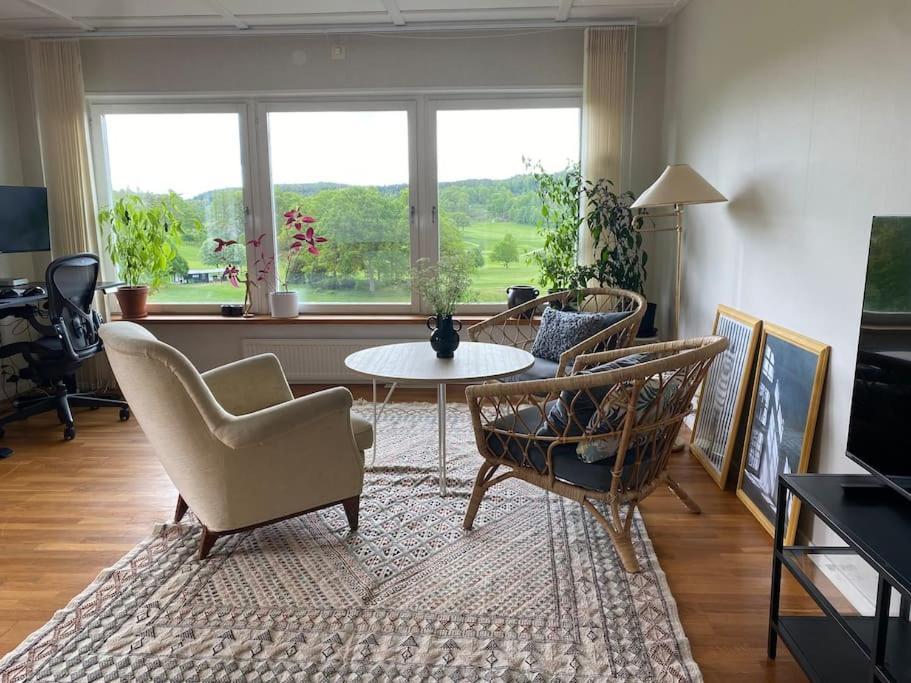 Apartment Right Next To The Golf Course And With The Ocean Just Around The Corner Ljungskile Ngoại thất bức ảnh