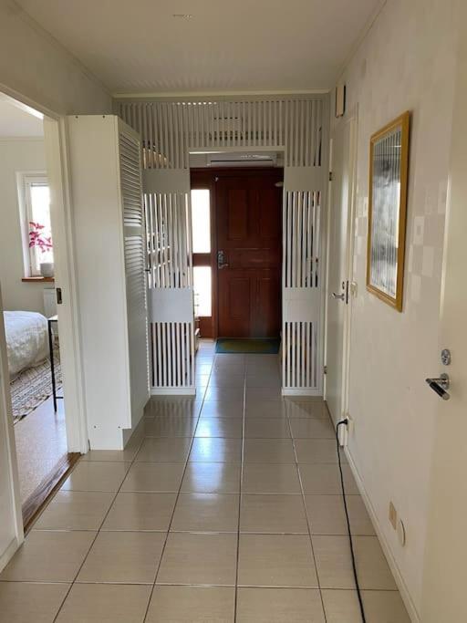 Apartment Right Next To The Golf Course And With The Ocean Just Around The Corner Ljungskile Ngoại thất bức ảnh